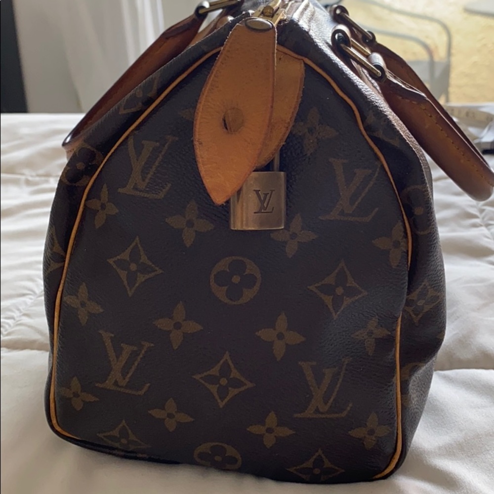 *AUTHENTIC LOUIS VUITTON MONOGRAM SPEEDY 25*